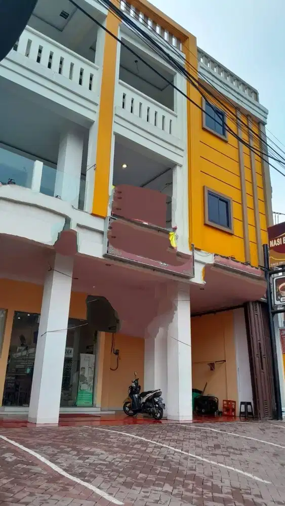 Disewakan Ruko Gandeng 3 , Jatiwaringin, Bekasi Barat