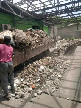 Urug buang puing sampah gali kolam renang puing tanah merah pengurugan