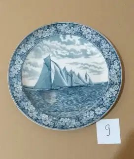 Piring kuno gambar kapal