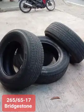 Ban mobil Bridgestone R17