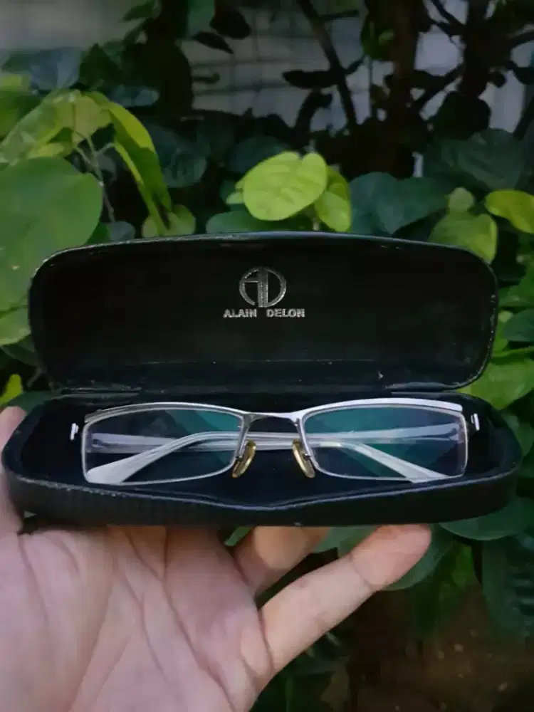 Kacamata Alain Delon Titanium original..