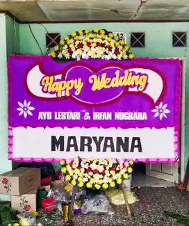 Buat Orang Terdekatmu Bahagia dengan Karangan Bunga Papan yang Cantik