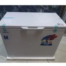 Bisa Cicilan.Aqua Freezer Box ~Chest Freezer ( AQF-200(W) ) 202 Liter