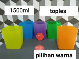 Toples cemilan dan tempat bumbu