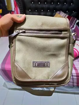 Tas Slempang Pria Merk SHARKS Original 100% bkn SHARKS abal2 atau KW