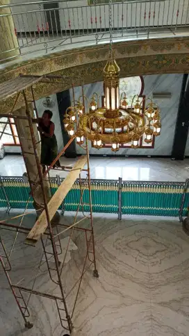 Lampu gantung masjid tembaga, lampu hias dalam kubah masjid