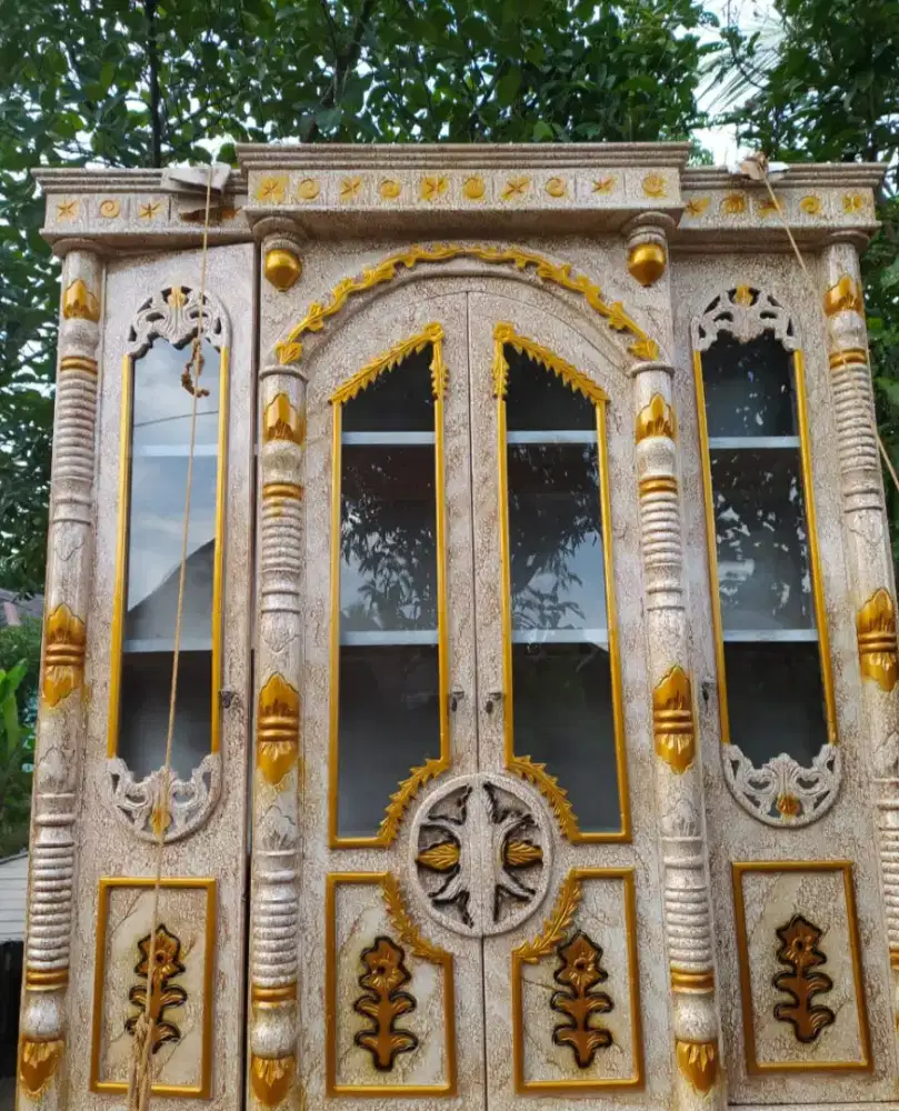 (Furniture Lemari 4 Pintu Classic Mewah Murah)