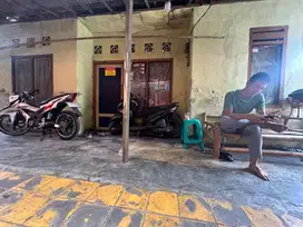 Rumah Samping Stasiun Parung Panjang