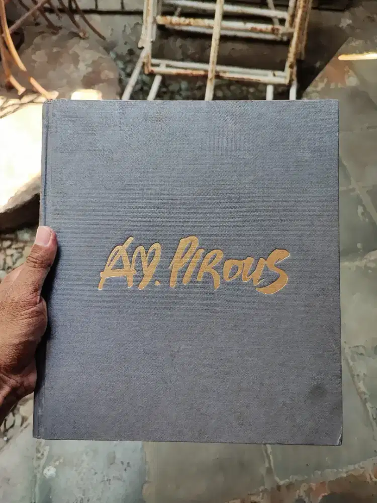 Buku Katalog Biografi Pelukis AD Pirous Bertanda Tangan Asli