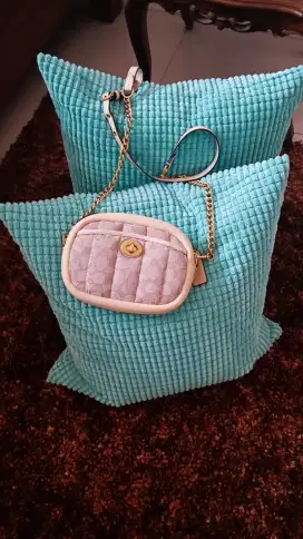 Tas slempang mini merk Coach original
