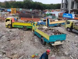 Melayani jasa angkutan buang puing / sampah proyek dll