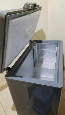 DIJUAL MURAH  FREEZER MODENA MD 20 A MULUS 205 L