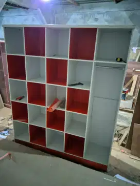 Lemari usaha Merah Putih