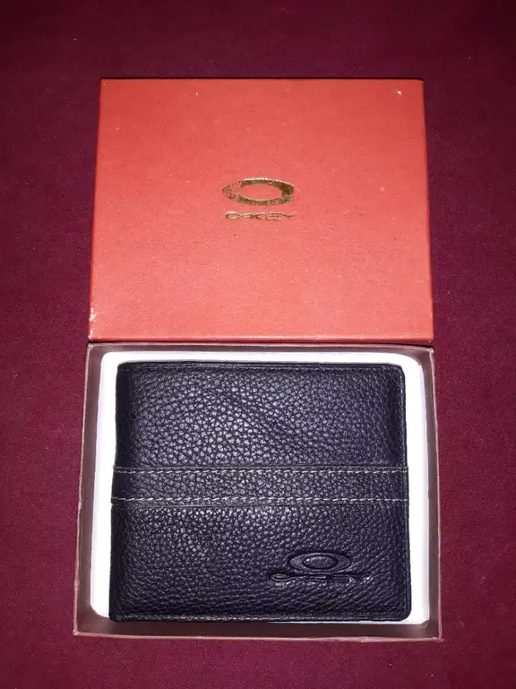Dompet kulit asli merk  OAKLEY - Origonal leather.