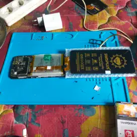 Ganti lcd dan baterai panggilan