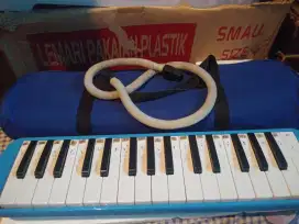 Pianika dan tas