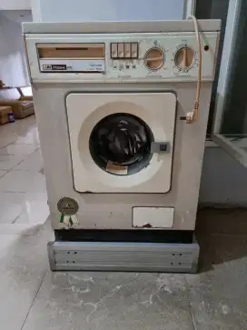 Mesin cuci modena