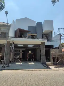 on progress??Rumah 2 lantai pagesangan baru dekat polda Row 10 meter