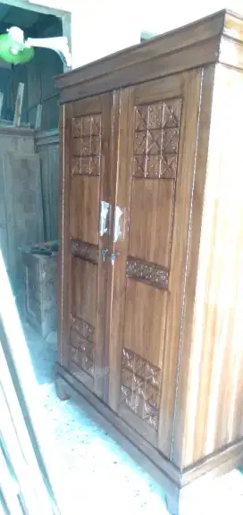 Lemari pakaian model mininalis kayu jati pintu 2