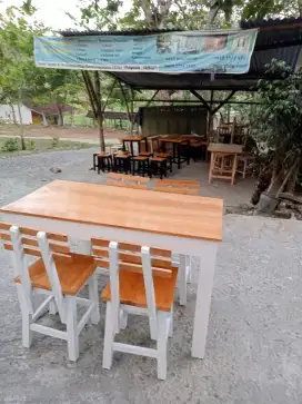 Kursi meja makan