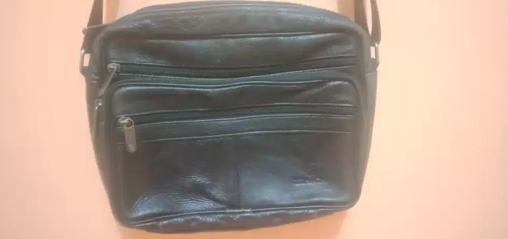 Jual sling bag bahan kulit merk ZZNick ukuran 20 cm x 27 cm x 7 cm