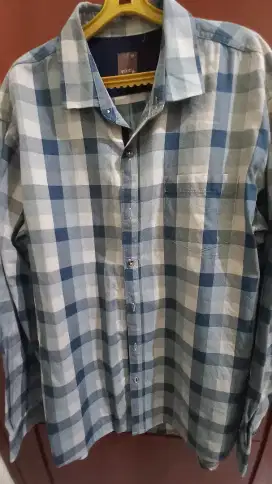 Kemeja lengan panjang wood