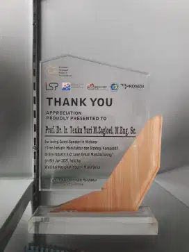Plakat Kayu dan Akrilik