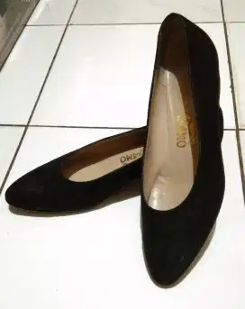 Sepatu wanita branded Salvatore ferragamo original no 39 warna black