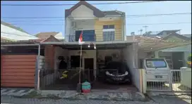 Dijual rumah 2 lantai di wiguna