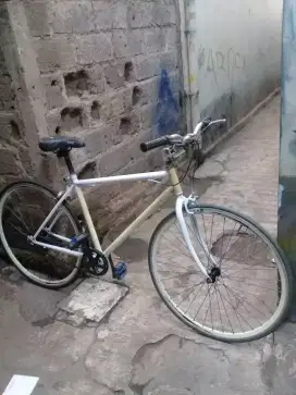 Sepeda fixie putih