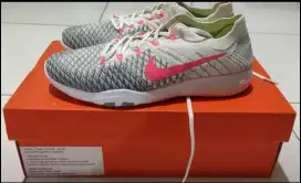 Sepatu Womens Nike Free TR Flyknit 2