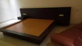 Tempat tidur dipan ukuran king