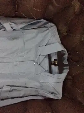 dijual baju merk H&M asli ( jarang bgt terpakai )
