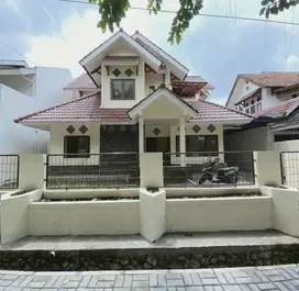 Dijual Rumah Terawat Di Perumahan Kemang Pratama 2 Bekasi
