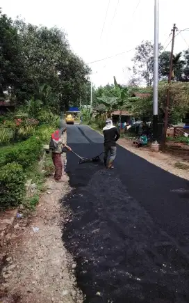 Mengerjakan Pengaspalan dan Paving Block