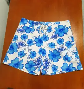 Celana pendek Bali