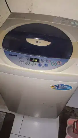 MESIN CUCI  LG TURBO DRUM  FUZZY LOGIC WF-F800TC 8KG (TOP LOADING)