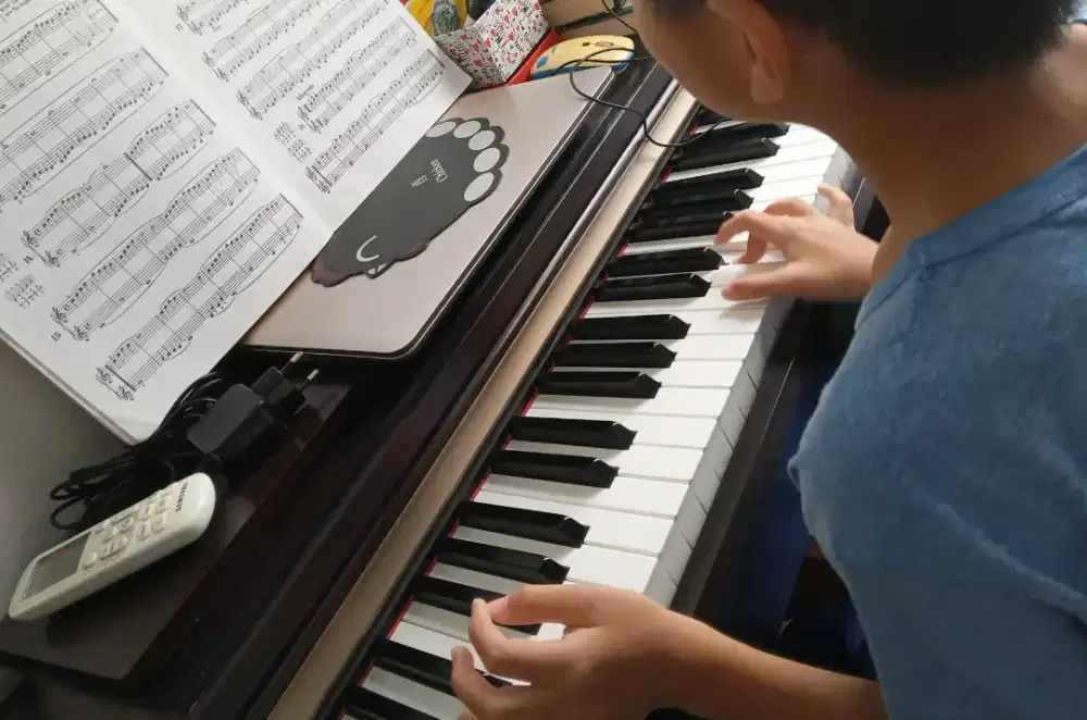 Guru Les Private Piano, Keyboard