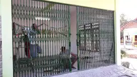 Harmonika folding gate baru saja