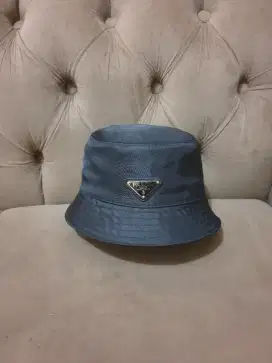 Like new .authentic topi .hat prada