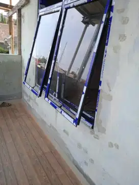 Pintu kaca aluminium