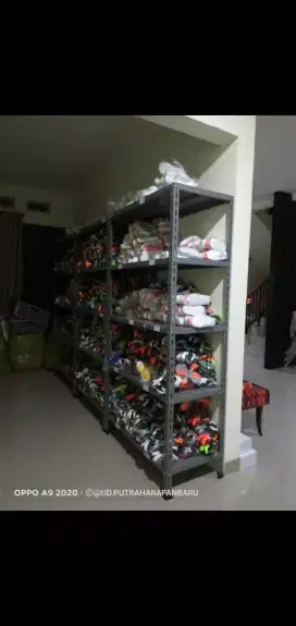 Rak besi siku lubang