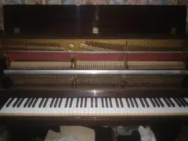 Piano Yamaha M5J