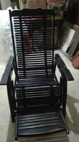 Kursi malas bahan kayu tebal bagus sby utr dkt rs suwandi
