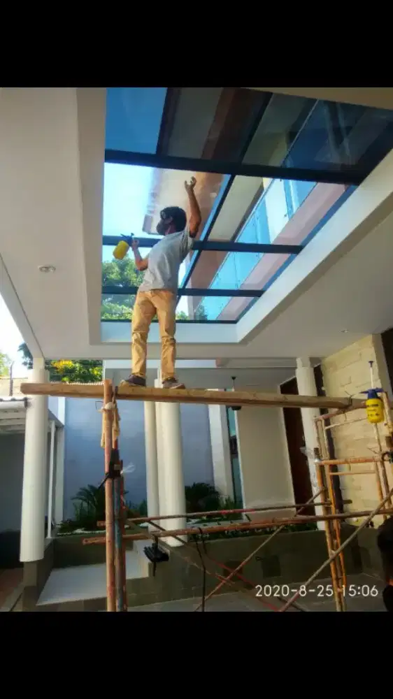 Kaca film untuk canopy atau partisi