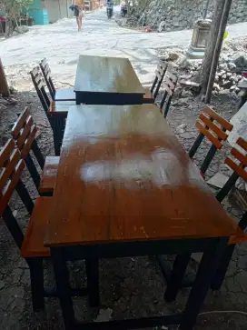 Meja kursi retoran