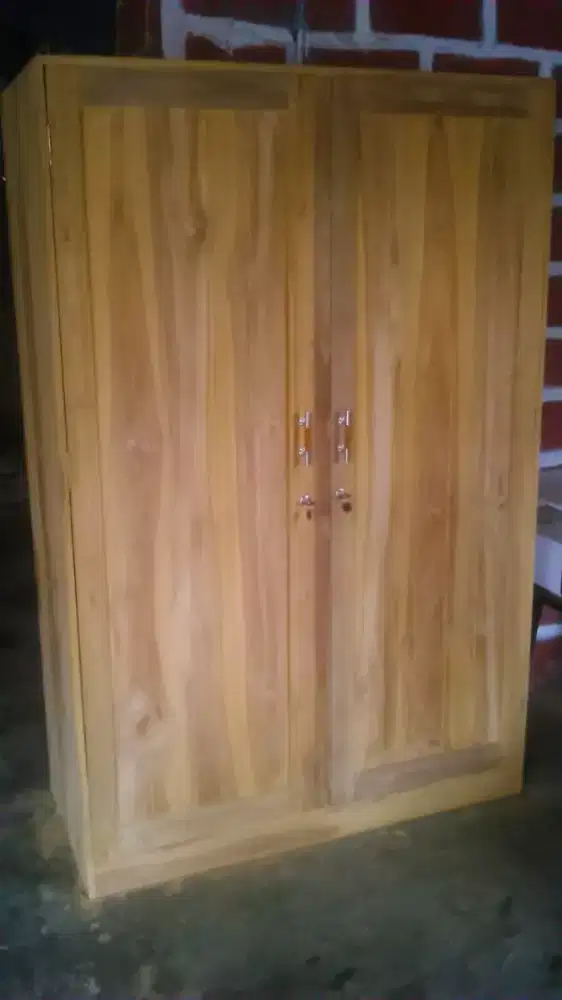 Almari kayu jati