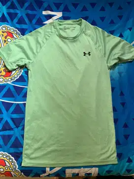 Baju Olahraga Under Armour Hijau Size XS