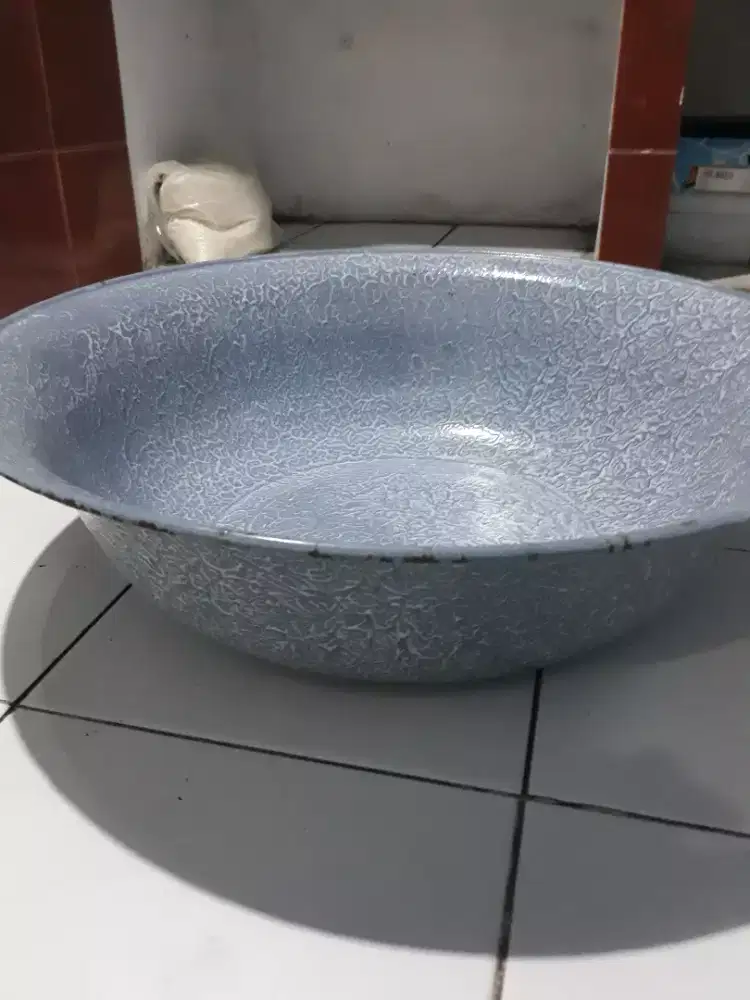 Panci besar kuno blirik biru