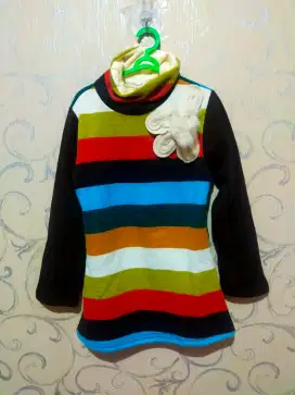 Preloved kondisi 90 %bagus sweater import size 7-8y
